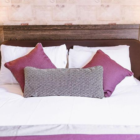 The Bull Hotel Stony Stratford Eksteriør bilde